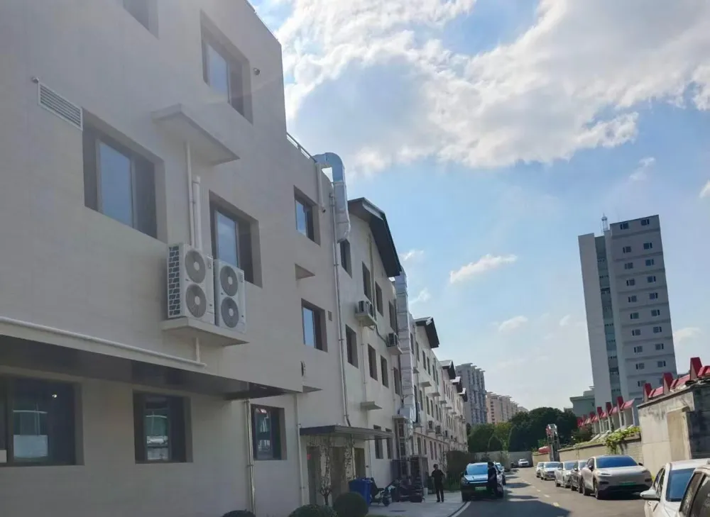 Ano ang Nagiging Tamang-tama sa Travertine-Look Porcelain Tile Para sa Malaking Mga Komersyal na Proyekto sa Plaza?